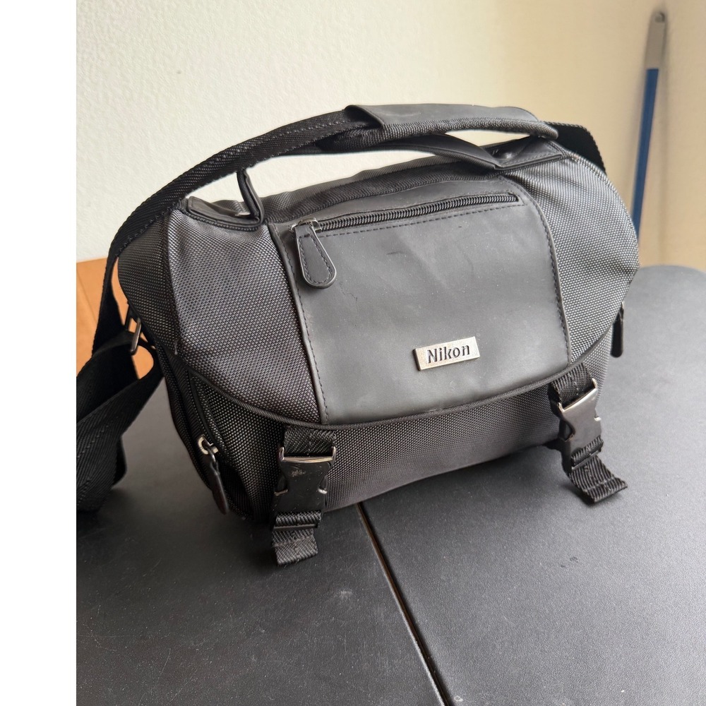Nikon Black Camera Messenger Bag Padded Shoulder Strap DSLR Case 12x8x6